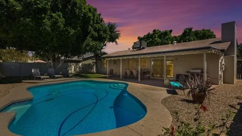 Tempe Remodel w Sparkling Pool and Game Room