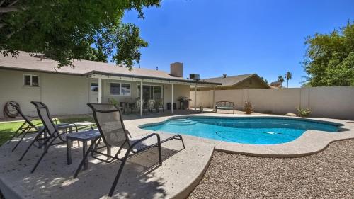 Tempe Remodel w Sparkling Pool and Game Room - image 12