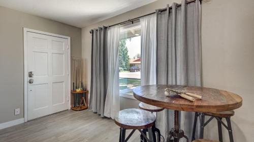 Tempe Remodel w Sparkling Pool and Game Room - image 9