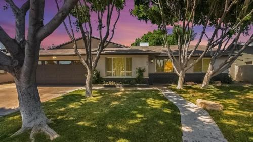 Tempe Remodel w Sparkling Pool and Game Room - image 14