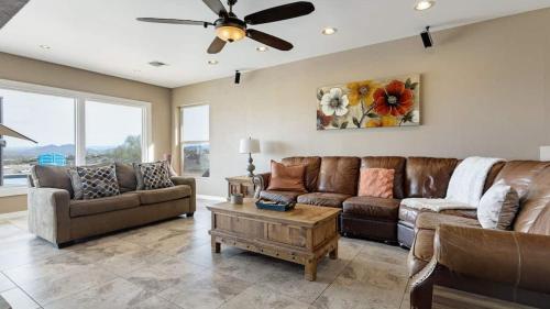 บริการและสิ่งอำนวยความสะดวก, Fountain HiIls 4 Bdrm wBreathtaking Views & Pool in ฟาวเท่นฮิลล์