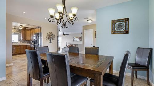 บริการและสิ่งอำนวยความสะดวก, Fountain HiIls 4 Bdrm wBreathtaking Views & Pool in ฟาวเท่นฮิลล์