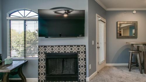 Remodeled 1 Bdrm Condo in North Scottsdale thumb 4