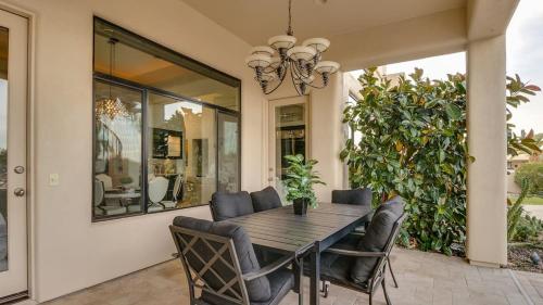 Luxury Contemporary Sanctuary w Pool and Views - image 12