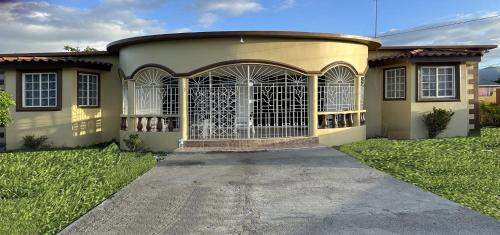 Viesnīcas āriene, Eagles Nest Villa House AC TV WIFI Fan Luxury Modern in Poor Mans Corner
