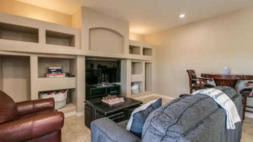 Fabulous 4-Bdrm WBreathtaking Views & Pool