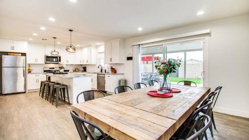 Amazing Modern Remodel Near Old Town with HEATED Pool - image 10