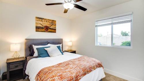 Amazing Modern Remodel Near Old Town with HEATED Pool - image 12