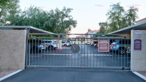 Gorgeous Upgraded Scottsdale Condo thumb 2