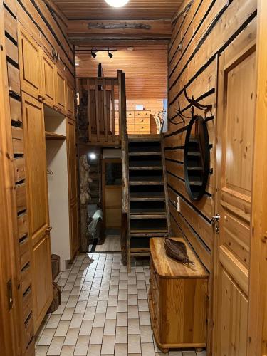 Rauhallinen kelohuoneisto lahella palveluita, Peacefull Log apartment at Yllas in Tunturipalo