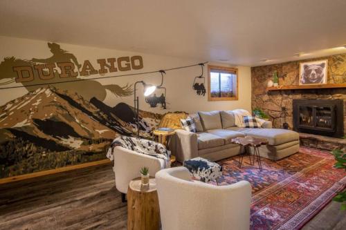Luck Lodge {Spacious, hot tub, 10m from downtown} in Durango, USA