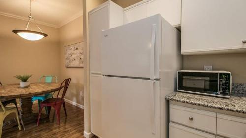 Facilities, Cozy 1-Bdrm Scottsdale Condo next to pool in North Phoenix