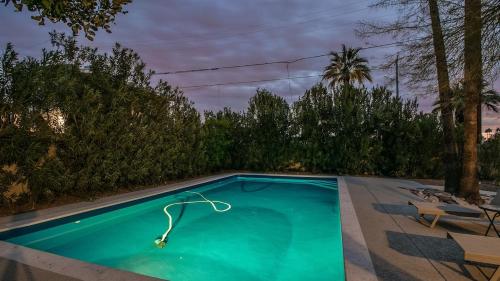 Vintage Charm w Modern Comforts Pool and Hot Tub thumb 2