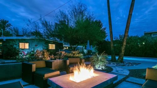 บริการและสิ่งอำนวยความสะดวก, Vintage Charm w Modern Comforts Pool and Hot Tub in นอร์ทฟีนิกซ์