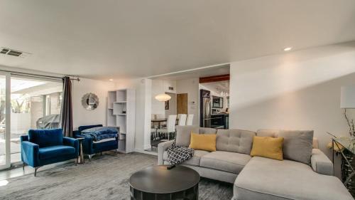 บริการและสิ่งอำนวยความสะดวก, Vintage Charm w Modern Comforts Pool and Hot Tub in นอร์ทฟีนิกซ์