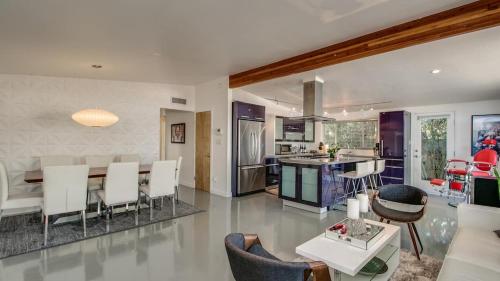 บริการและสิ่งอำนวยความสะดวก, Vintage Charm w Modern Comforts Pool and Hot Tub in นอร์ทฟีนิกซ์