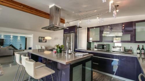 บริการและสิ่งอำนวยความสะดวก, Vintage Charm w Modern Comforts Pool and Hot Tub in นอร์ทฟีนิกซ์