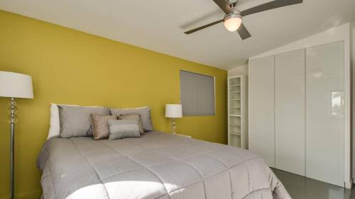 Vintage Charm w Modern Comforts Pool and Hot Tub - image 5