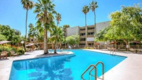 Beautiful 2-Bdrm 2-Bath in Old Town Scottsdale thumb 3