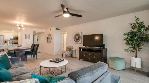 Hip and Comfy Condo in Hub of Old Town Scottsdale