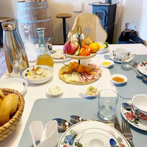 餐飲選擇, Käferberghof im Burgenland, Komfortzimmer mit Frühstück, Bed & Breakfast, Urlaub am Bauernhof (Kaferberghof im Burgenland, Komfortzimmer mit Fruhstuck, Bed & Breakfast, Urlaub am Bauernhof) in 埃爾騰多夫