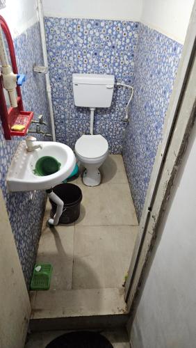 Small Double Room image 1