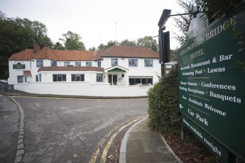 Shillingford Bridge Hotel