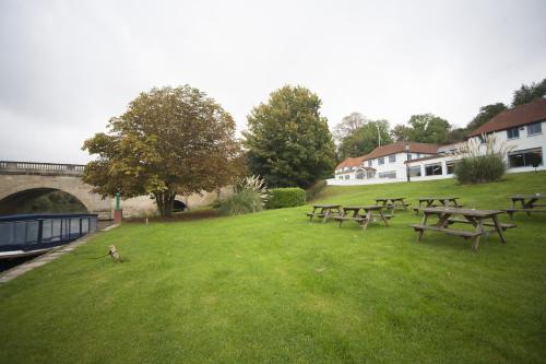 Shillingford Bridge Hotel