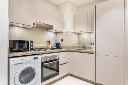 STAY BY LATINEM Luxury 1BR Holiday Home CVR A1504 near Burj Khalifa, Dubái (foto 6)