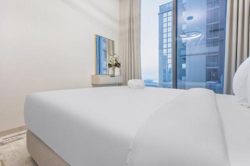 STAY BY LATINEM Luxury 1BR Holiday Home CVR A1504 near Burj Khalifa, Dubái (foto 10)