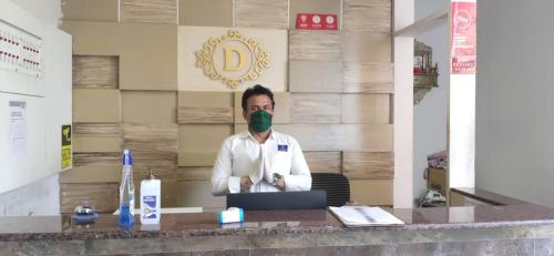 Hotel Divine Residency Near Phoenix Marketcity