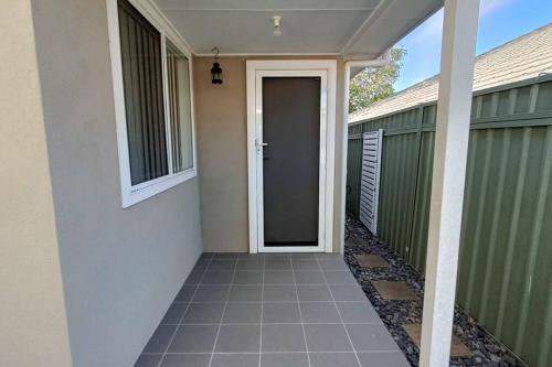 New and Cozy 2 Bedrooms Granny Flat with Aircon & Pool