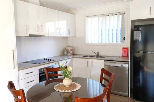 New and Cozy 2 Bedrooms Granny Flat with Aircon & Pool