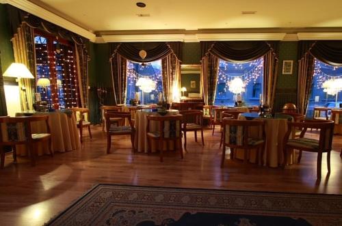 Platan Hotel in Petőfi Sándor Lakótelep