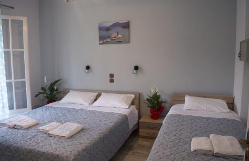 3 twin beds