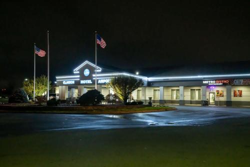 Clarion Hotel Detroit Metro Airport in Romulus, USA
