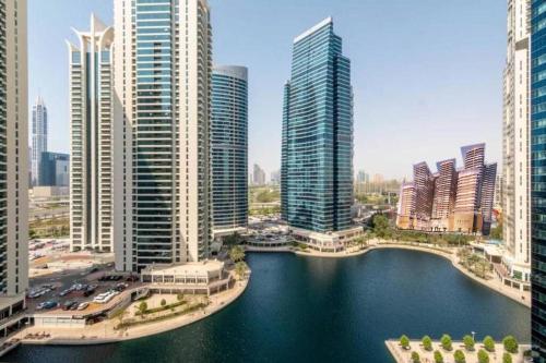 Full lake View 1bk Apartment in JLT 4 ppl early & late check in 10mn to Marina metro station - image 14