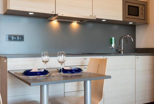 Almirall Apartaments - image 4