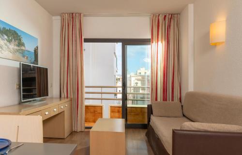 Almirall Apartaments - image 13