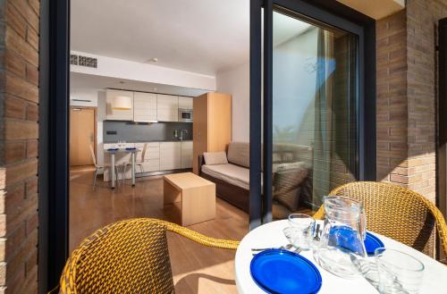 Almirall Apartaments - image 5