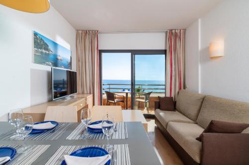 Almirall Apartaments - image 12