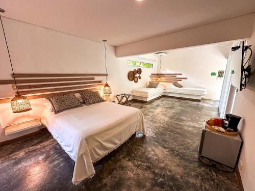 1 double bed, 2 twin beds