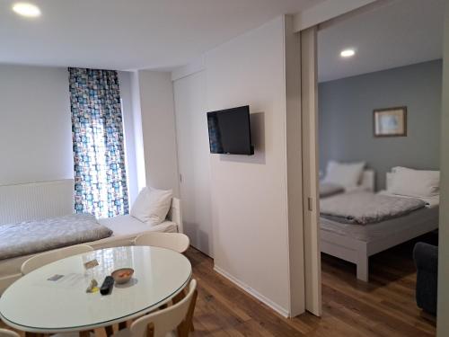 Villa Flower with Free Onsite Parking - image 8