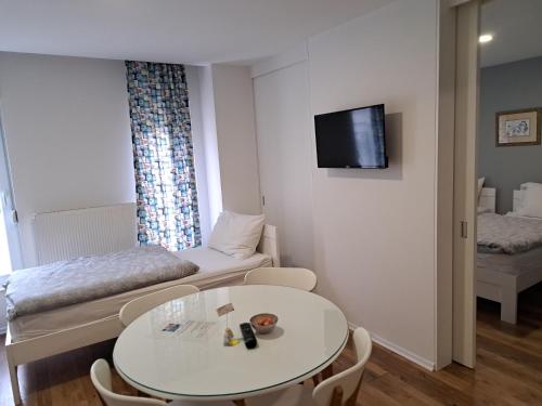 Villa Flower with Free Onsite Parking - image 13