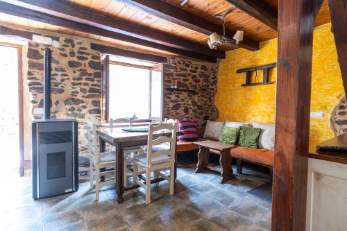 Bembibre Casa de turismo rural Sardom3 4-Star Guesthouse pool