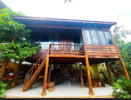 Gỗ Homestay khu sinh thái Akodhong và trung tâm BMT