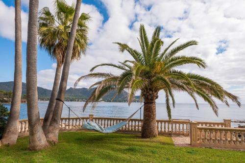 Exclusiva villa enfrente del mar en Cala Bona