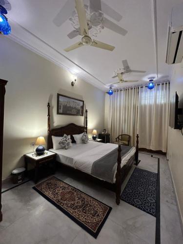 Double Room with Extra Bed image 8