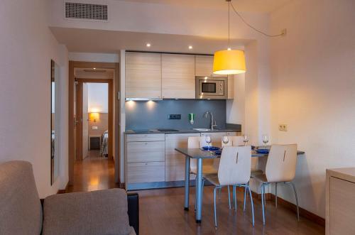 Almirall Apartaments - image 11