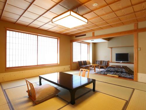Deluxe Japanese-Style Room